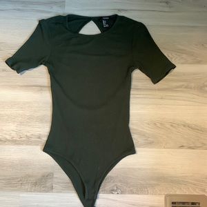 Forever 21 size small forest green shirt
